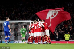 奥纳纳离队风波：职业足球利益冲突与团队精神碰撞